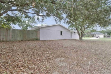 Completely renovated and move-in ready! This beautiful 4-bedroom - photo 31