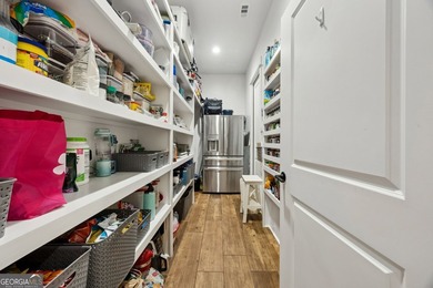 Bent Pine modern farmhouse, only two years old, with amazing - photo 32