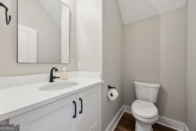 Bent Pine modern farmhouse, only two years old, with amazing - photo 39