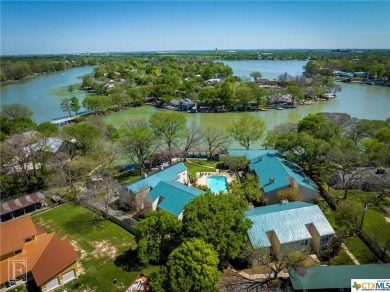 Lake McQueeney Condo For Sale in Mcqueeney Texas