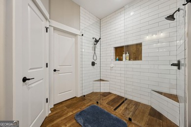 Bent Pine modern farmhouse, only two years old, with amazing - photo 44