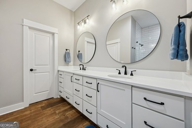 Bent Pine modern farmhouse, only two years old, with amazing - photo 45