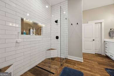 Bent Pine modern farmhouse, only two years old, with amazing - photo 46