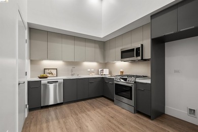 LARGE ONE BEDROOM PLUS AND ONE AND A HALF BATHROOM LOFT STYLE! - photo 11