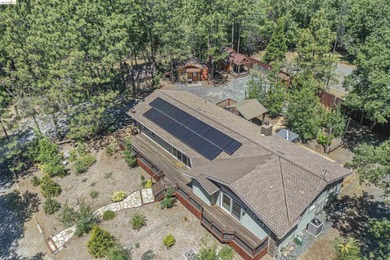 Welcome to Your New Haven! Nestled on a peaceful, forested road - photo 3
