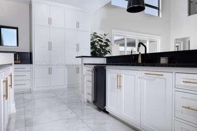 This luxurious modern residence blends clean architectural lines - photo 16