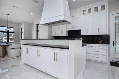 This luxurious modern residence blends clean architectural lines - photo 18