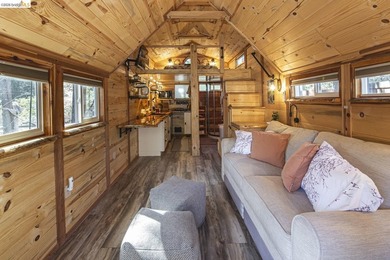 Welcome to Your New Haven! Nestled on a peaceful, forested road - photo 8