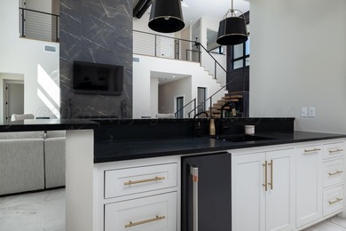 This luxurious modern residence blends clean architectural lines - photo 19