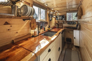 Welcome to Your New Haven! Nestled on a peaceful, forested road - photo 9