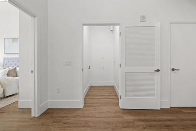 LARGE ONE BEDROOM PLUS AND ONE AND A HALF BATHROOM LOFT STYLE! - photo 20