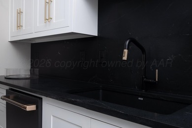 This luxurious modern residence blends clean architectural lines - photo 22