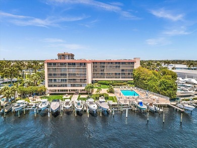 Imagine waking up to gentle waterfront breezes and spectacular - photo 2