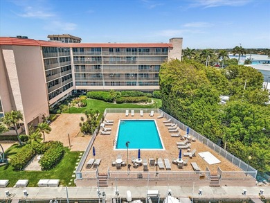 Imagine waking up to gentle waterfront breezes and spectacular - photo 3