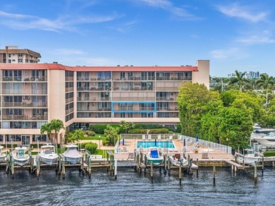 Imagine waking up to gentle waterfront breezes and spectacular - photo 4