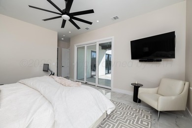 This luxurious modern residence blends clean architectural lines - photo 26