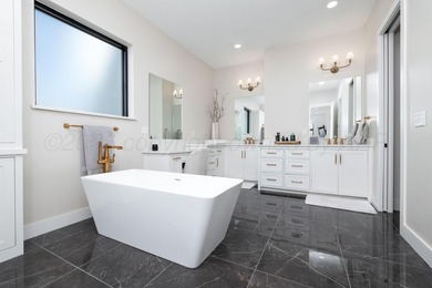 This luxurious modern residence blends clean architectural lines - photo 28