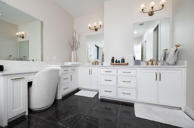 This luxurious modern residence blends clean architectural lines - photo 31