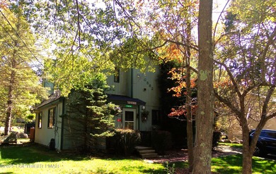 Lake Carobeth Home For Sale in Tobyhanna Pennsylvania