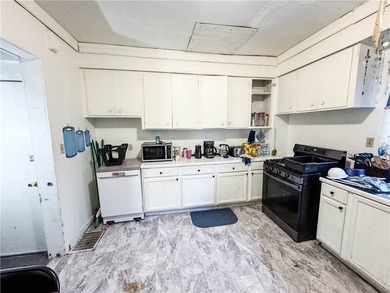 Huge side by side Duplex! This 2 unit property offers 2- 3 - photo 3