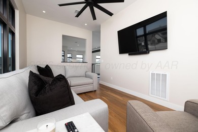 This luxurious modern residence blends clean architectural lines - photo 45