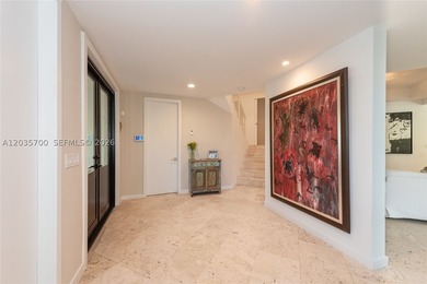 Elevated six-bedroom home on a quiet island street, centrally - photo 4