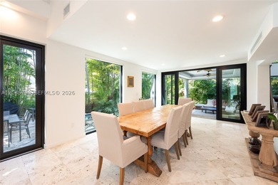 Elevated six-bedroom home on a quiet island street, centrally - photo 8