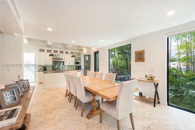Elevated six-bedroom home on a quiet island street, centrally - photo 9