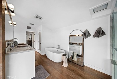 Welcome to 343 Emerald Bay - a fully furnished, contemporary - photo 19