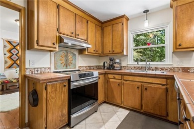 Welcome to 2812 Linden Lane-set on a beautiful wooded lot with - photo 9
