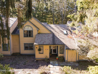 Lake Townhome/Townhouse For Sale in Buck Hill Falls, Pennsylvania