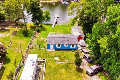 PRICED TO SELL! Lake Murray waterfront opportunities at this - photo 9