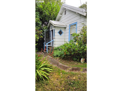 This 972 Sq ft single level bungalow has lots of storage with - photo 1