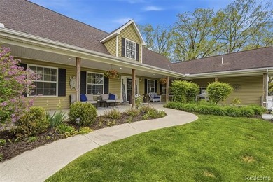 Luxury lakefront living! This one-of-a-kind waterfront home - photo 2