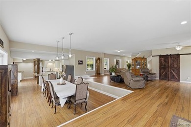 Luxury lakefront living! This one-of-a-kind waterfront home - photo 8