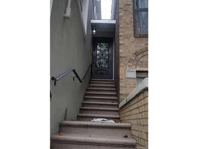 This beautiful fully renovated 4-bedroom, 3 bath modern home - photo 2