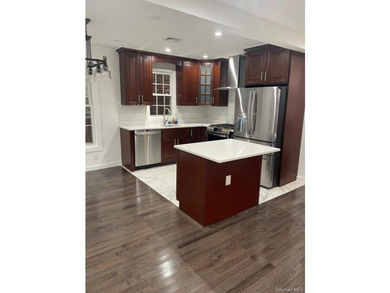 This beautiful fully renovated 4-bedroom, 3 bath modern home - photo 3