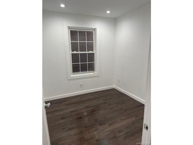 This beautiful fully renovated 4-bedroom, 3 bath modern home - photo 5