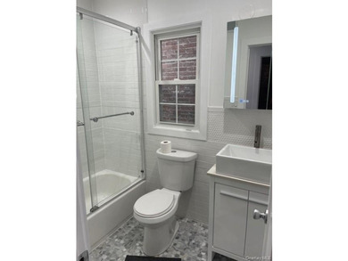 This beautiful fully renovated 4-bedroom, 3 bath modern home - photo 6