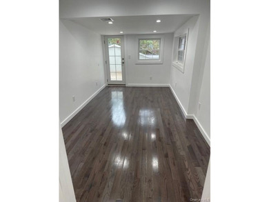 This beautiful fully renovated 4-bedroom, 3 bath modern home - photo 8