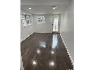 This beautiful fully renovated 4-bedroom, 3 bath modern home - photo 9
