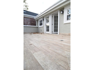 This beautiful fully renovated 4-bedroom, 3 bath modern home - photo 10