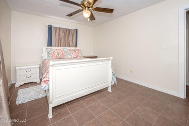Money - Maker! Three-bedroom, two-bath fully furnished home in - photo 16