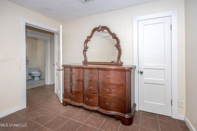 Money - Maker! Three-bedroom, two-bath fully furnished home in - photo 17
