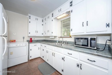Money - Maker! Three-bedroom, two-bath fully furnished home in - photo 21