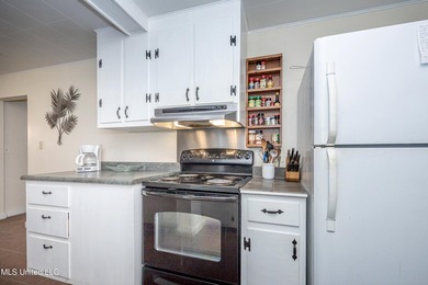 Money - Maker! Three-bedroom, two-bath fully furnished home in - photo 22