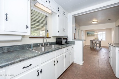 Money - Maker! Three-bedroom, two-bath fully furnished home in - photo 23