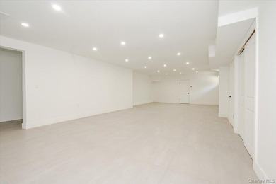 Welcome to this sprawling sunlit ranch with vaulted ceilings and - photo 24