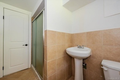 Welcome to this sprawling sunlit ranch with vaulted ceilings and - photo 25
