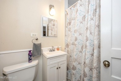 Money - Maker! Three-bedroom, two-bath fully furnished home in - photo 27